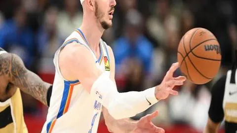 湖人绝杀时刻，A史密斯表情成亮点😅